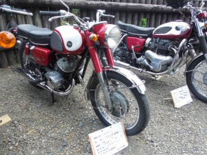 ヤマハYDSⅢ(1964）、カワサキW1スペシャル(1969)
